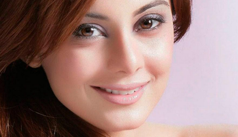 Bollwood PR: Minissha Lamba Hot - Sofiia Hayat Cold