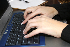 Almost All US Netizens Mistrust Online Information